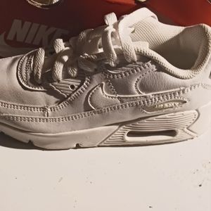 size 1y nike kids shoes